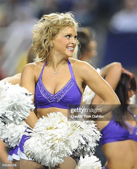 1,299 Chicago Bears Cheerleaders Stock Photos, High-Res Pictures, and Images - Getty Images