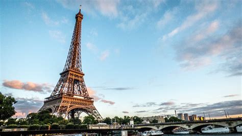 What Is France Known For? (20 Things It's Famous For)