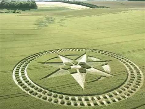 Stonehenge, Wiltshire. 8 July 2016. Wheat. c. 200 feet (61m). A seven pointed star, with five of ...