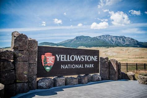 Yellowstone North Entrance: a Definitive Guide for 2022