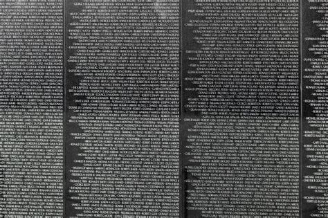 Foto de Nomes De Guerra Do Vietnã De Vítimas Na Veterans Memorial e mais fotos de stock de ...