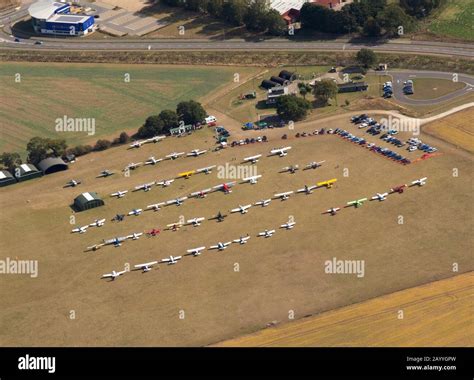 Airfield hi-res stock photography and images - Alamy