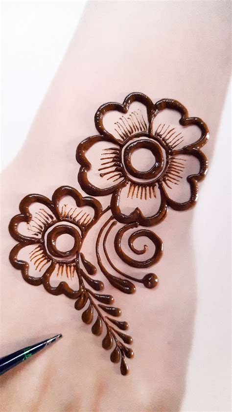 Mehndi Design Flower Style - New Stylish Flower Mehendi Design - Simple Easy Mehndi Designs 2020 ...