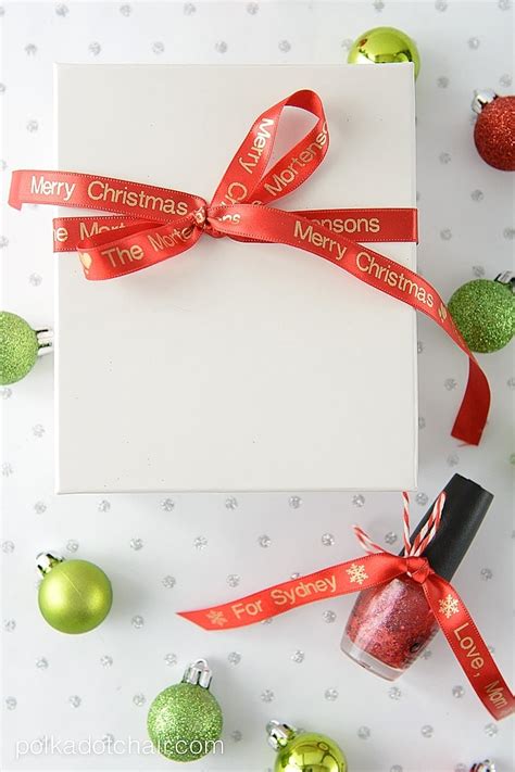 Gift Wrap Ideas and DIY Printable Ribbon