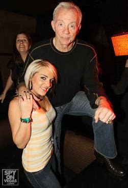 Jerry Jones: Cowboys Owner Married But With Blondes In Las Vegas?