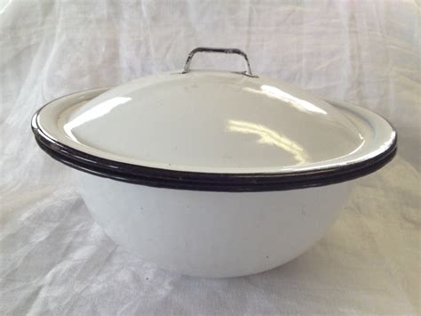 Vintage White Enamel/ enamelware Bowl with Lid/Kitchen Decor