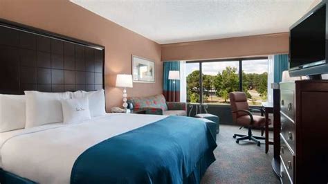 Doubletree Columbus, GA | Home decor, Room, Hotel design