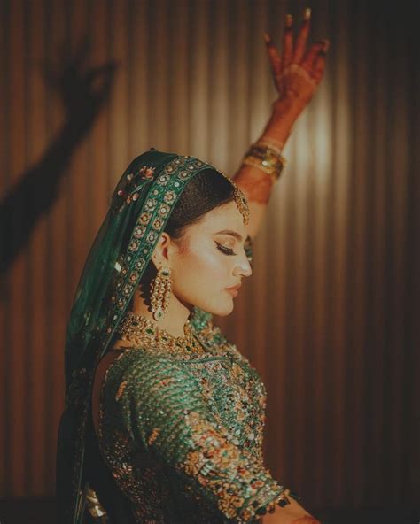 Sistrology Fame Iqra Kanwal's Beautiful HD Mehndi Pictures | Reviewit.pk