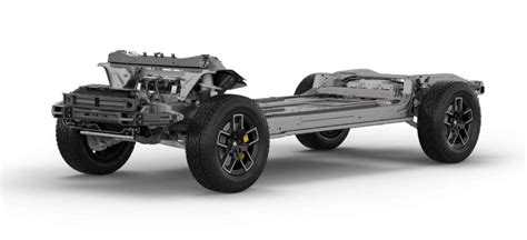 Rivian R1T Electric Truck - Design, Price, & Specs (Watch the Tank Turn)