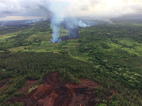 7 am Eruption Update – Lava Flow Less Than A Mile From Four Corners