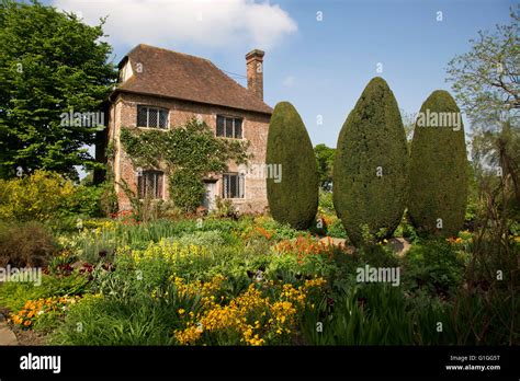 Sissinghurst Castle Garden Stock Photo - Alamy