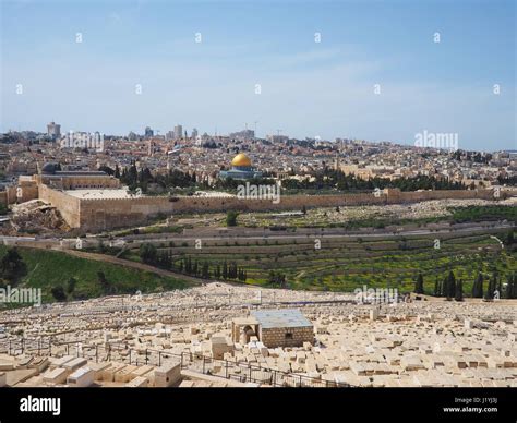 Temple mount panoramic view from mount of olives Stock Photo - Alamy