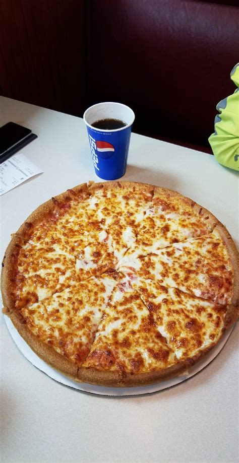 Extra cheese pizza from Athena's pizza in Amherst, MA : r/Pizza