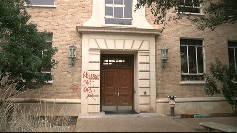 Graffiti at UT pharmacy school building calls out 'abusers on staff' | KABB