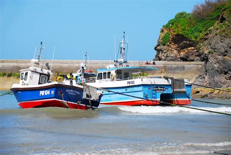 PORT ISAAC : CATCHING A WAVE. | Two Padstow fishing boats ri… | Flickr