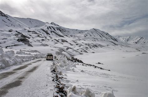 Snowfall in Ladakh: Embrace the Winter Wonderland