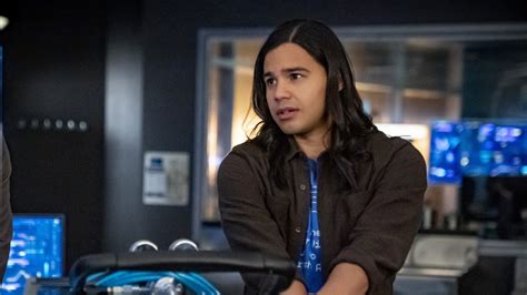 'The Flash' Likely Just Revealed How It Will Write Out Cisco in Season 7