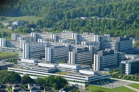 Bielefeld aus der Vogelperspektive: Campus- Gebäude der Universität Bielefeld in Bielefeld im ...