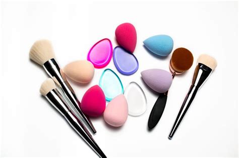 Foundation Brush vs Sponge: What's The Difference? - Foundation Advice