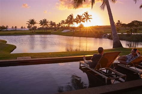 The Best Resorts in Hawaii for a Relaxing Getaway - The Manual