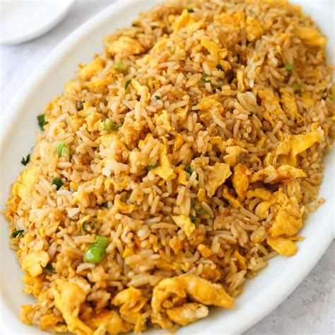 10-minute Easy Egg Fried Rice (just 6 Ingredients!)