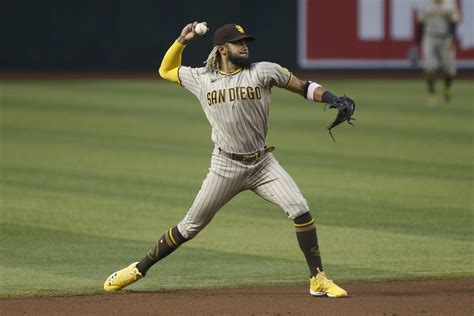 Fernando Tatis Jr. finding new ways to impress baseball fans (Video)