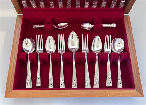 Silver plate 44pc 6 person Hampton Court Oneida Community cutlery canteen set -- Antique Price ...