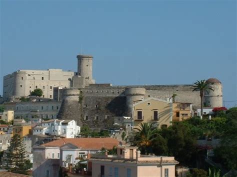 Angevin-Aragonese Castle, Gaeta - Life in Italy