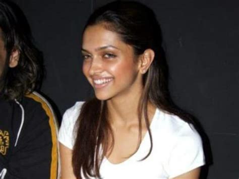 Rare-Unseen pictures: Deepika Padukone's no make-up avatar - Filmibeat