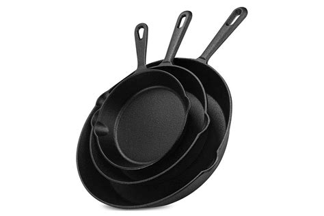 You’ll Basically Score a Pan for Free If You Grab This 3-Piece Cast ...