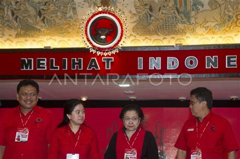 MEGAWATI UMUMKAN PENGURUS INTI PDIP | ANTARA Foto