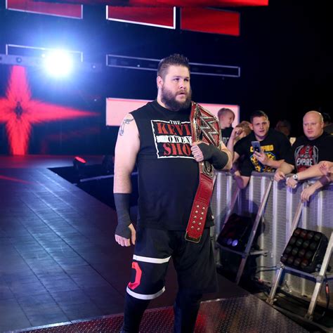 Kevin Owens vs. Roman Reigns – WWE Universal Championship Match: photos ...