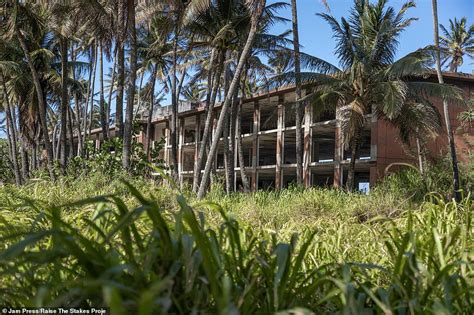 The sad demise of Hawaii's Hollywood hotspot: Inside the once-glittering Coco Palms Resort ...