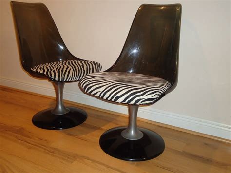 2 Eero Saarinen Eames era tulip chairs vintage by VistazoDesign