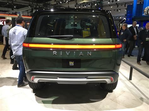 The Rivian R1S is an All-Electric, 700-HP Super SUV - CarsRadars