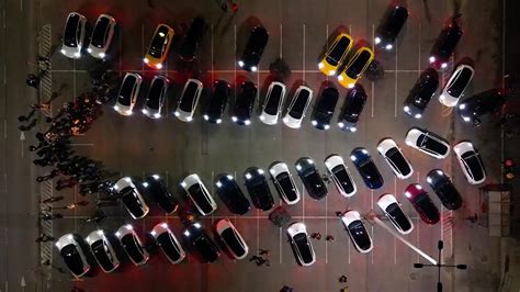 Watch 50+ Tesla cars perform the New Year's Light Show in sync - Tesla ...