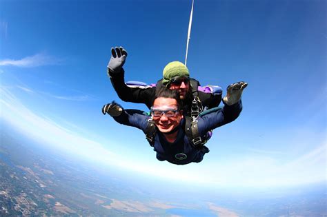 Jump out of a plane | someday I will do this ... | Outdoor activities, Skydiving, Base jumping