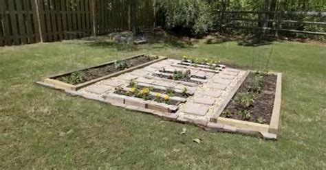 How to Upcycle Pallets to Build an Almost Free Vegetable and Herb Garden Bed DIY | Hometalk