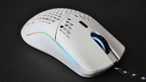 7 Best White Gaming Mouse 2021 (Palm, Claw Or Fingertip)