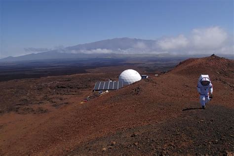 Life inside NASA's plastic dome that simulates life on Mars - Vox