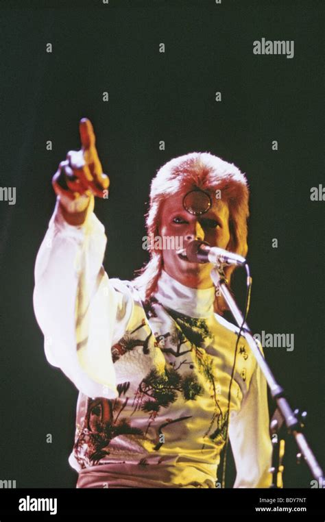 DAVID BOWIE as Aladdin Sane in 1973 Stock Photo - Alamy