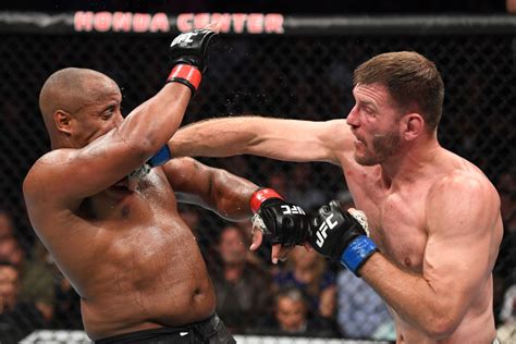 Stipe Miocic Knocks Out Daniel Cormier to Regain Heavyweight Title at ...