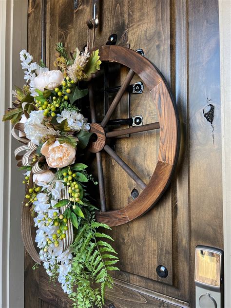 Farmhouse Wagon Wheel Decor, Floral Wagon Wheel Decoration Wall Art ...