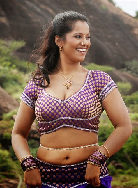 Actress HD Gallery: Tamil Actress Gayathri Navel Stills