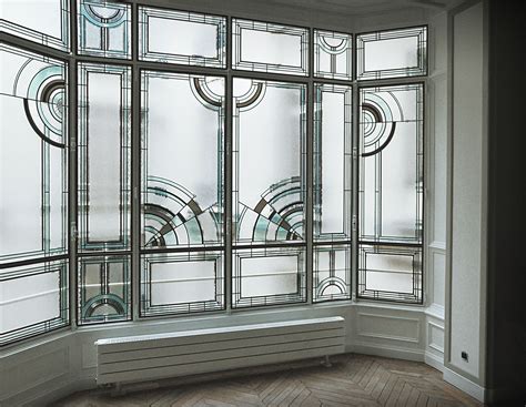 Baie vitrée Art Deco sur cour hausmannienne. Paris 2005. Honky Tonk Vitrail Bow Window, Window ...