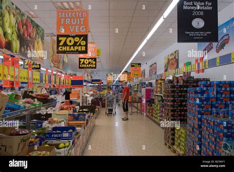 Lidl discount supermarket Aylesbury Buckinghamshire Stock Photo - Alamy