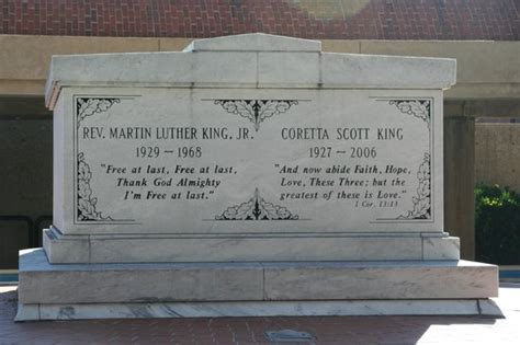 Burial Site - Picture of Martin Luther King Jr. National Historic Site ...