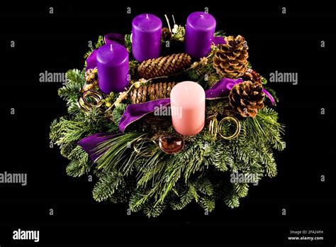 advent wreath against black background Stock Photo - Alamy