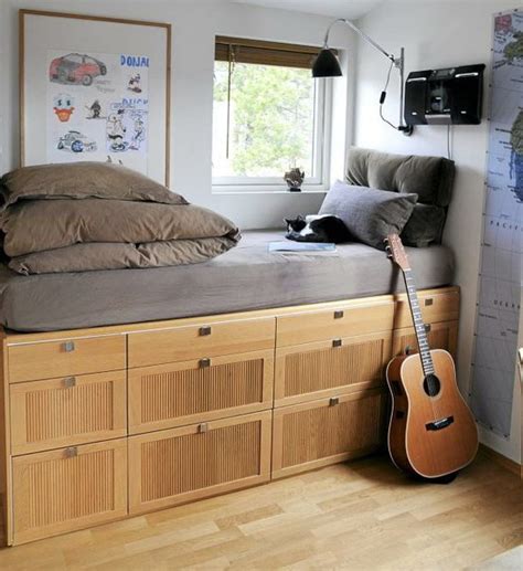 More Ideas on Keeping Things under the Bed