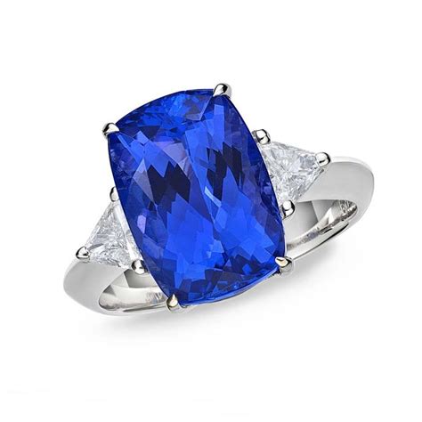 Tanzanite engagement rings: a bold and fashionable gemstone